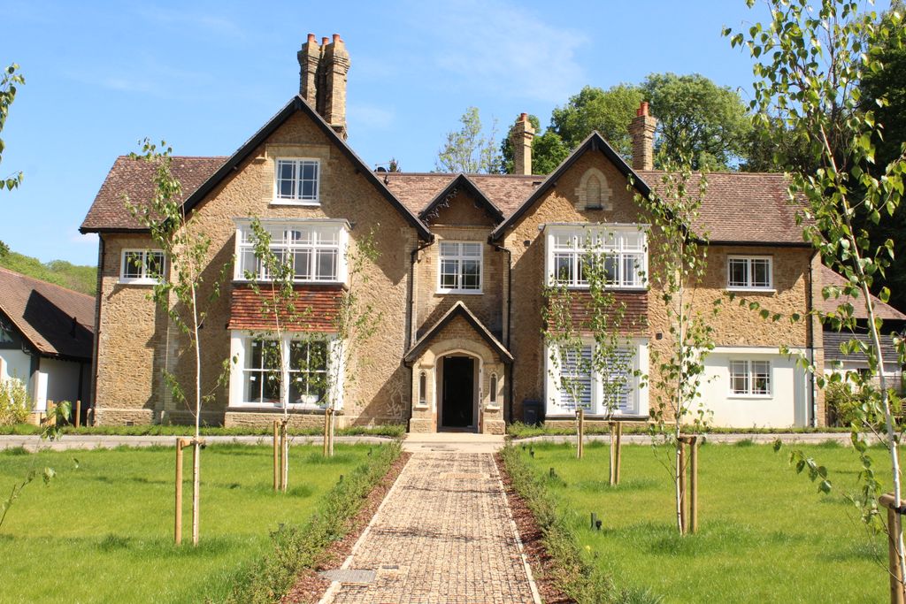 Property photo 1 of 12 Front