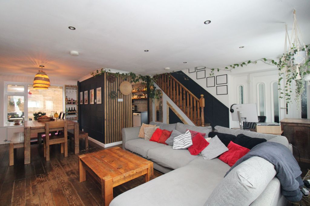 Property photo 2 of 22