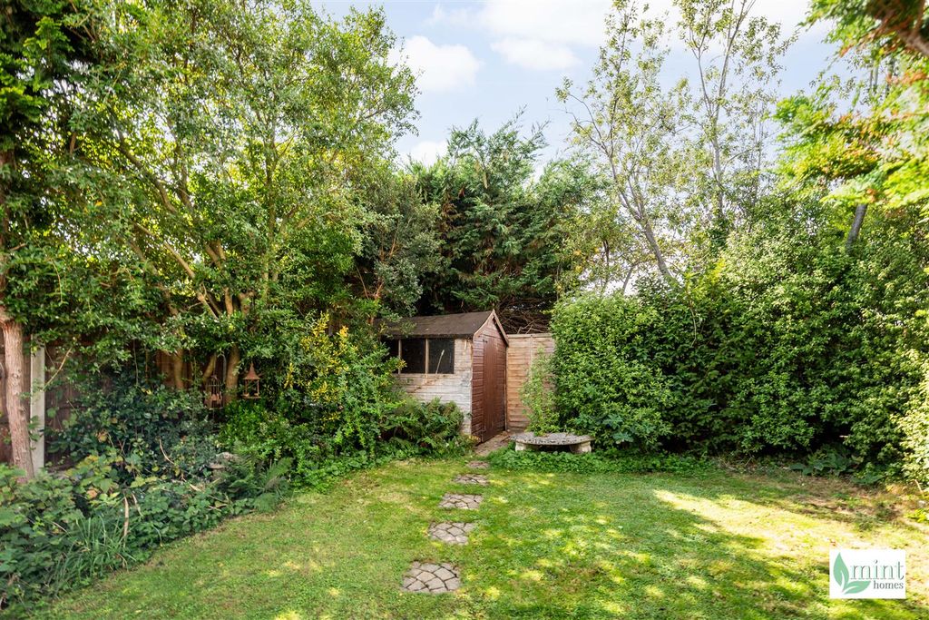 Property photo 2 of 21 Coombe Drive - Watermark-18.Jpg