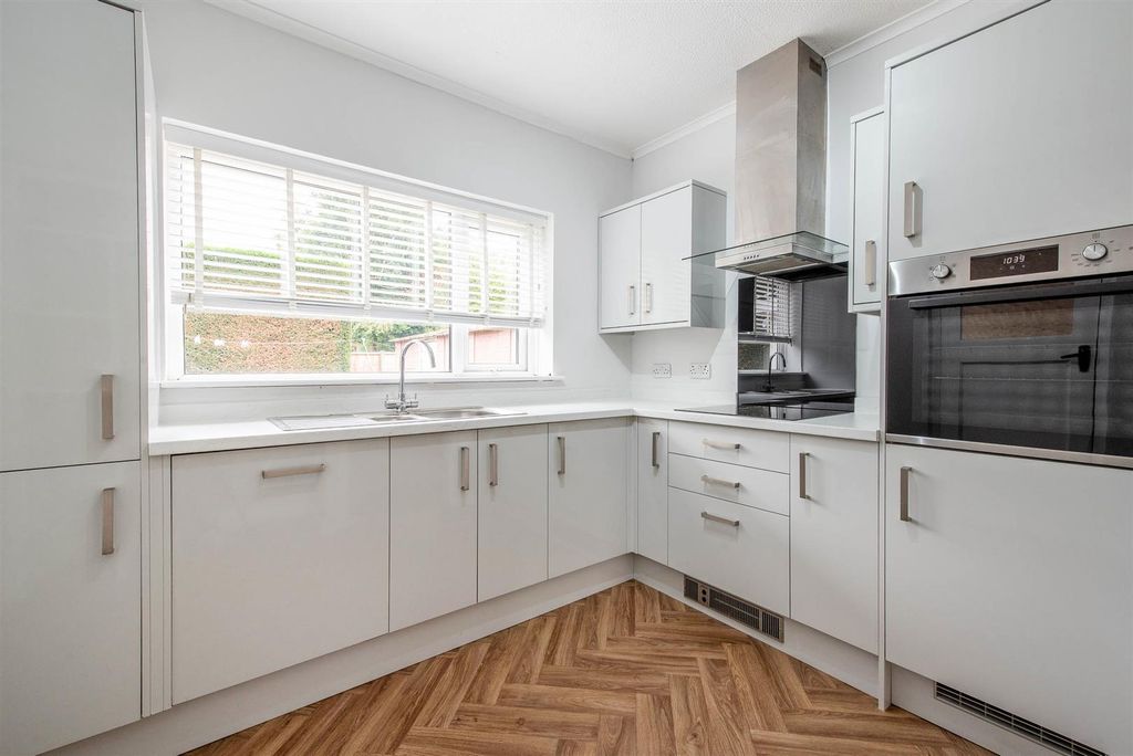 Property photo 3 of 19 Kitchen