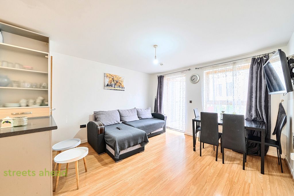 Property photo 1 of 13 3926Ae9c-9Bc4-4F1...