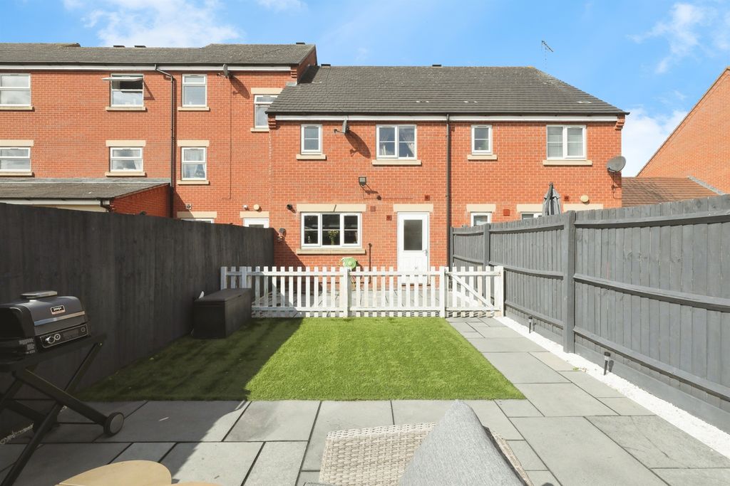 Property photo 2 of 17