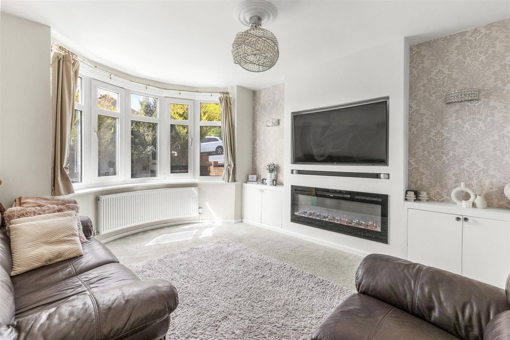 Property photo 3 of 15 27 Kendalls Close, Hp13 7Nn-7.Jpg