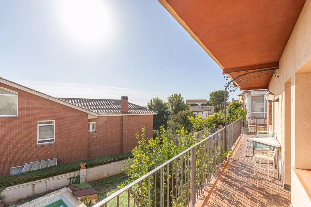 Property photo 2 of 51