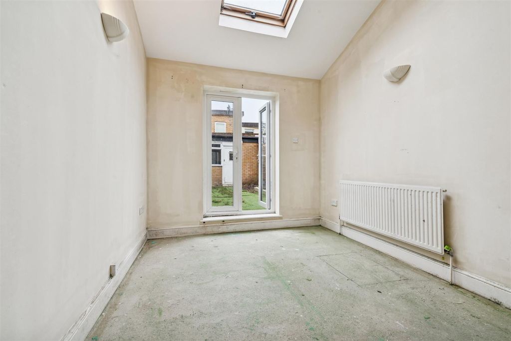 Property photo 3 of 7 Gff 33 Himley Road Sw17  Reception.Jpg