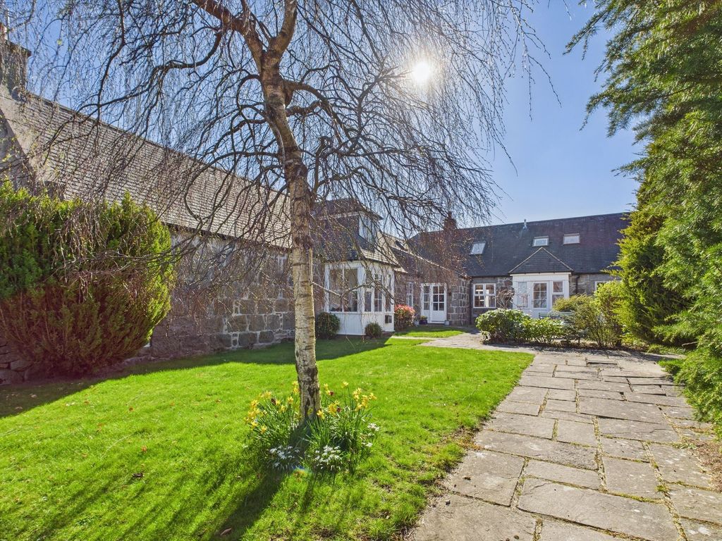 Property photo 2 of 33
