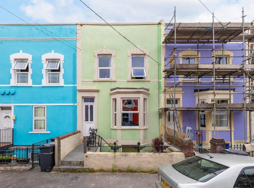 Property photo 2 of 25 62 William Street, Bs3-31.Jpg