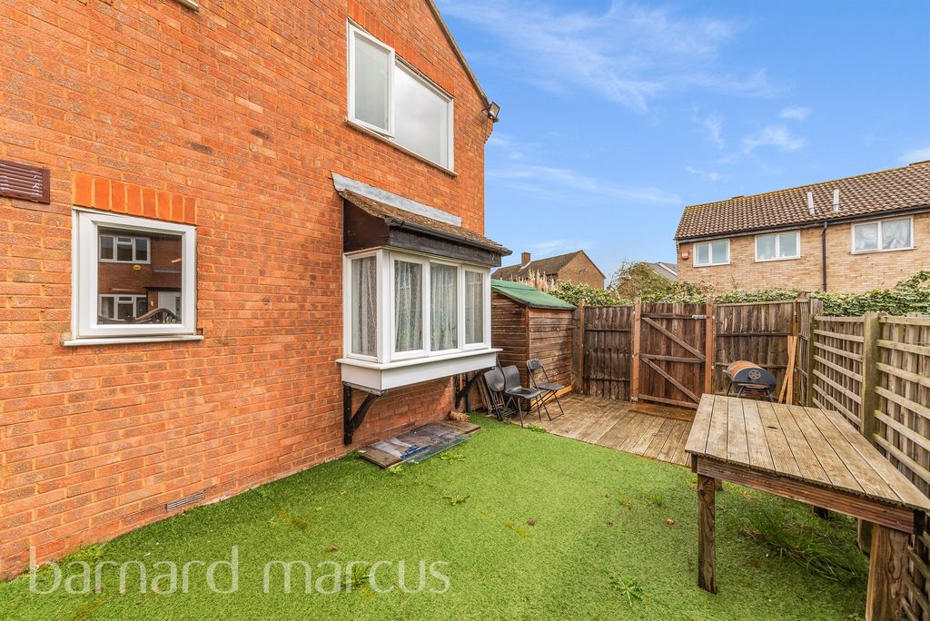 Property photo 3 of 8 Garden