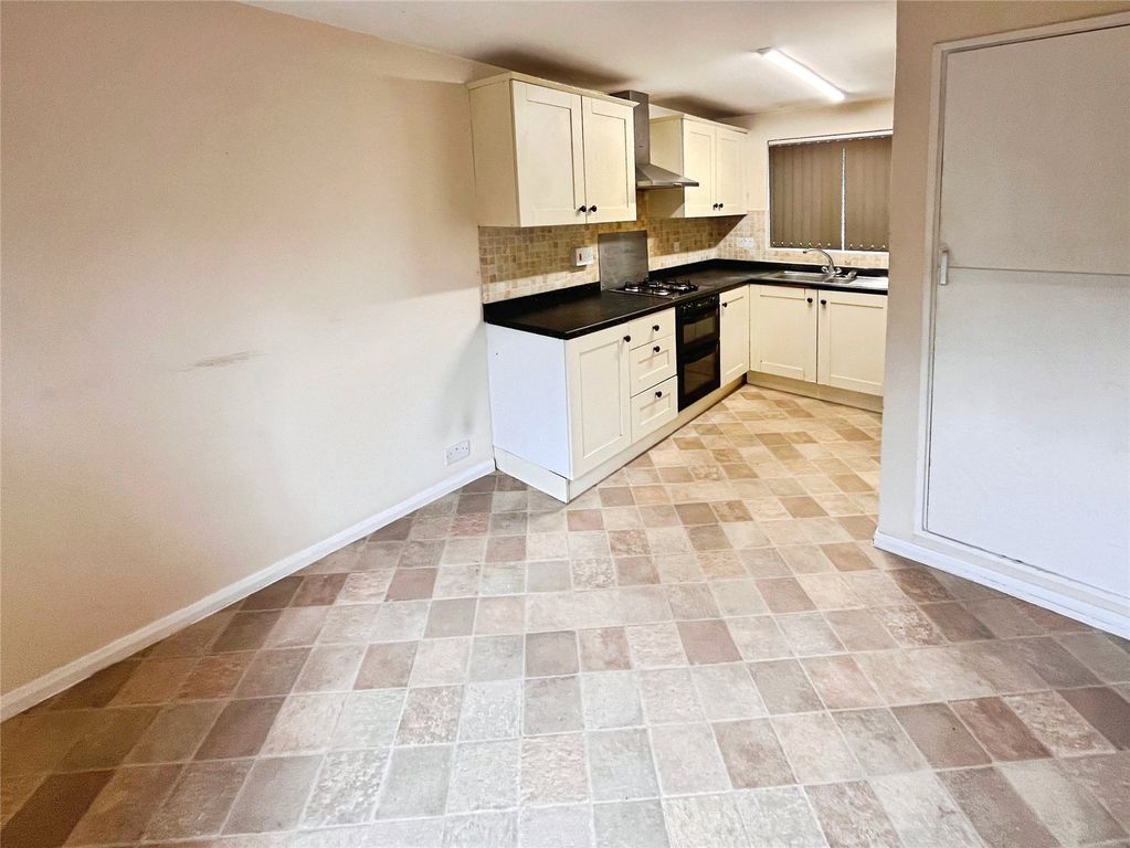 Property photo 2 of 16 Picture No. 32