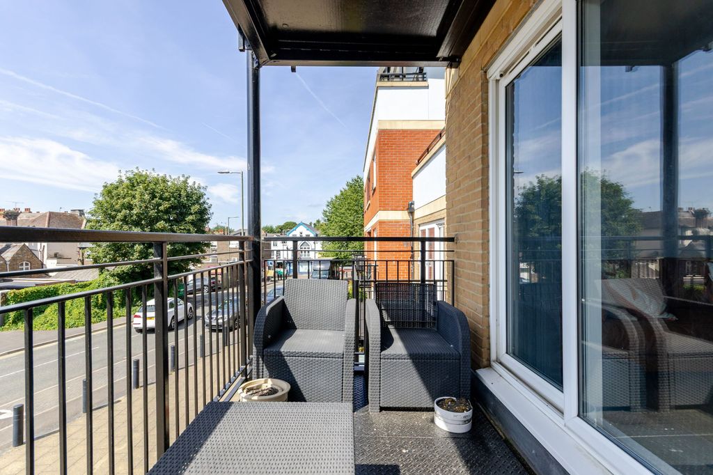 Property photo 2 of 17 Balcony 1