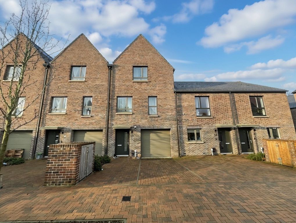 Property photo 1 of 14 Balcony