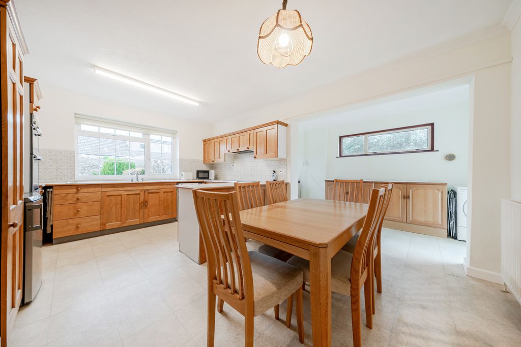 Property photo 3 of 25 Kitchen / Breakfast Room