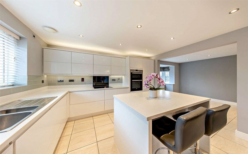 Property photo 2 of 26 Kitchen