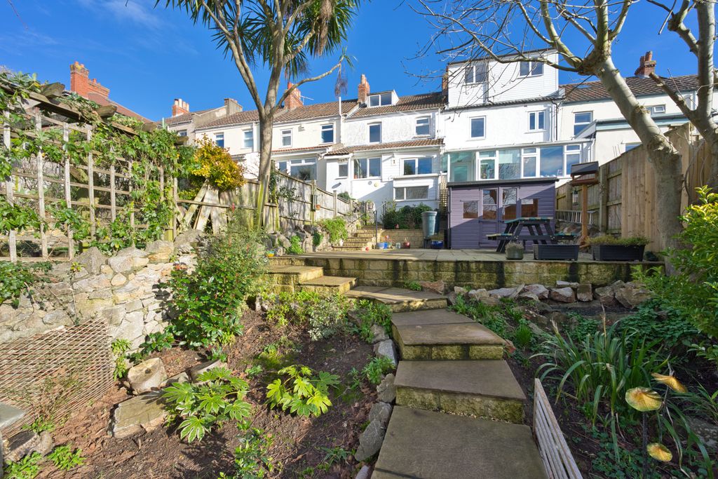 Property photo 2 of 18 Gallery