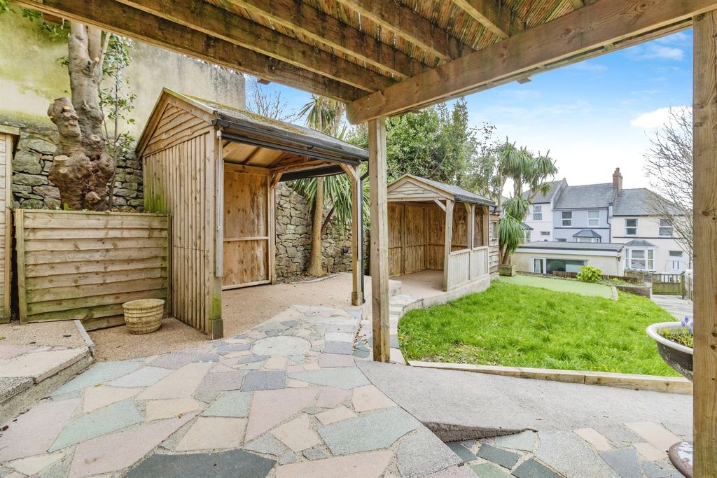 Property photo 2 of 17