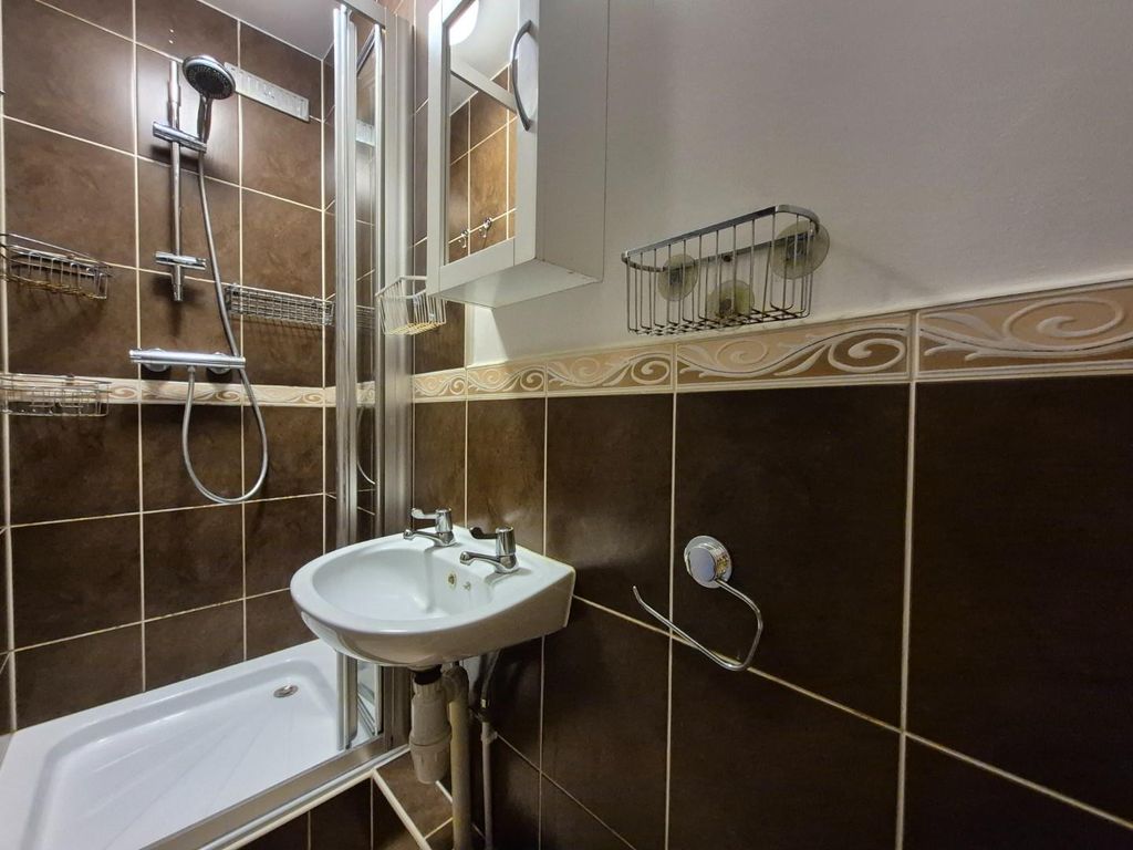 Property photo 3 of 7 Bathroom 3.Jpg