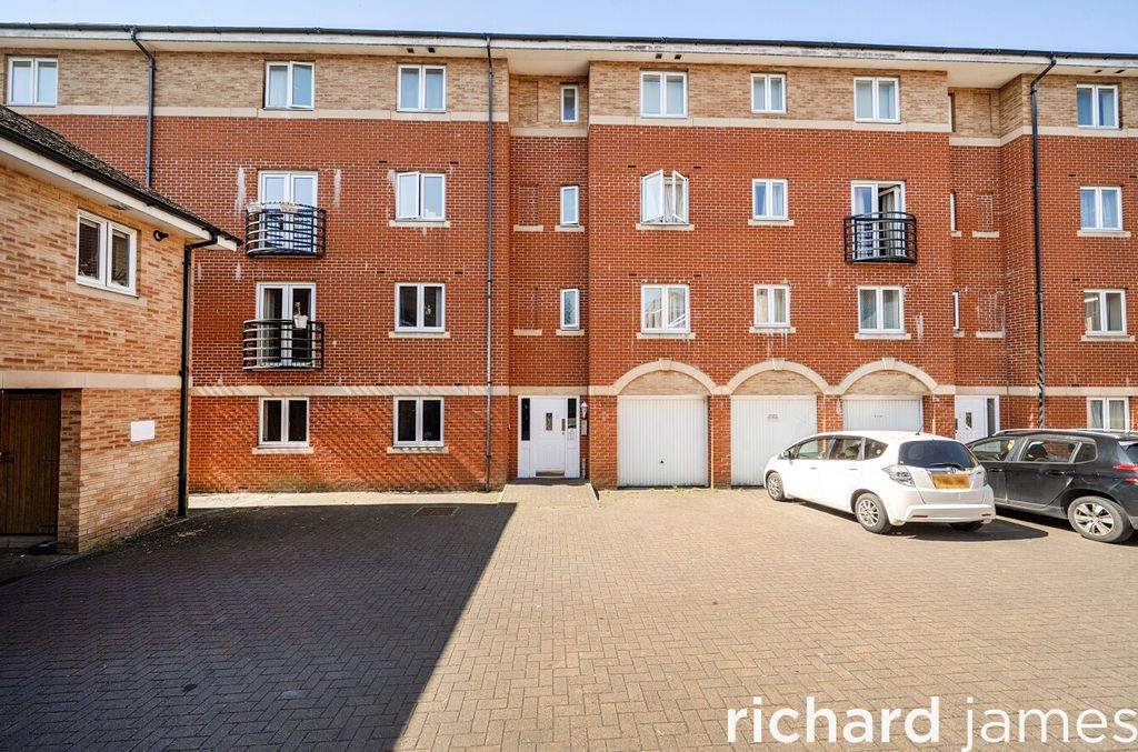 Property photo 1 of 12 Efd889514Cfb4Dbd82260F0771F36Bcf