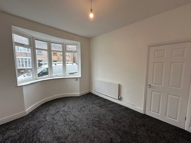 Property photo 3 of 11 Lounge