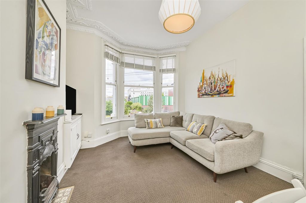 Property photo 1 of 13 Eden_Harper_-_Horsford__London_Sw2_5Bp_17.Jpg