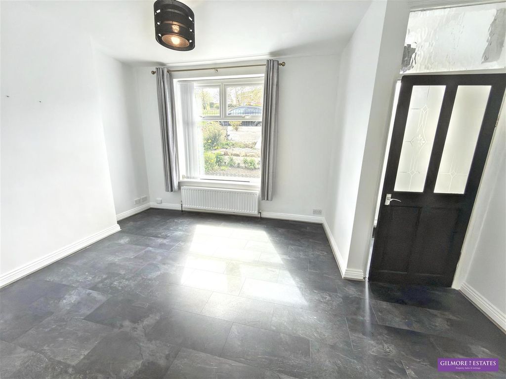 Property photo 3 of 18 Lounge