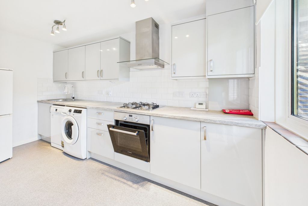 Property photo 2 of 13 Cam02545G0-Pr0535-Still004