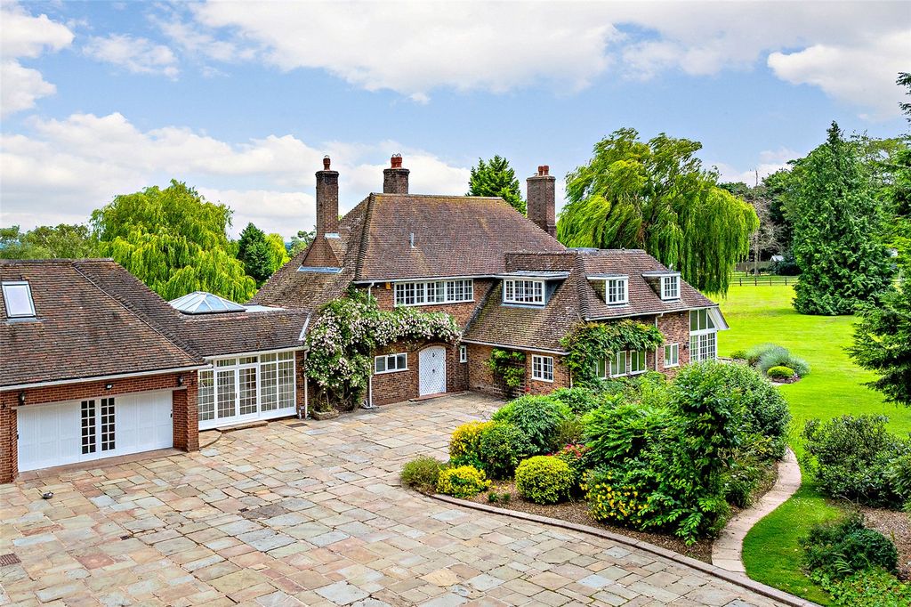 Property photo 1 of 16 Calvely Court