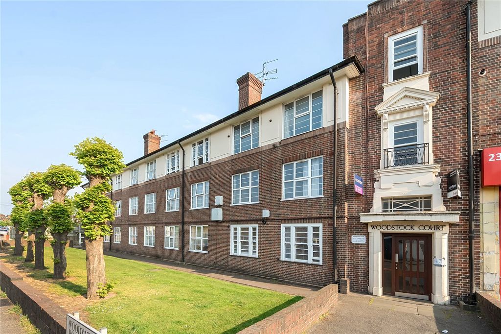 Property photo 1 of 12 External