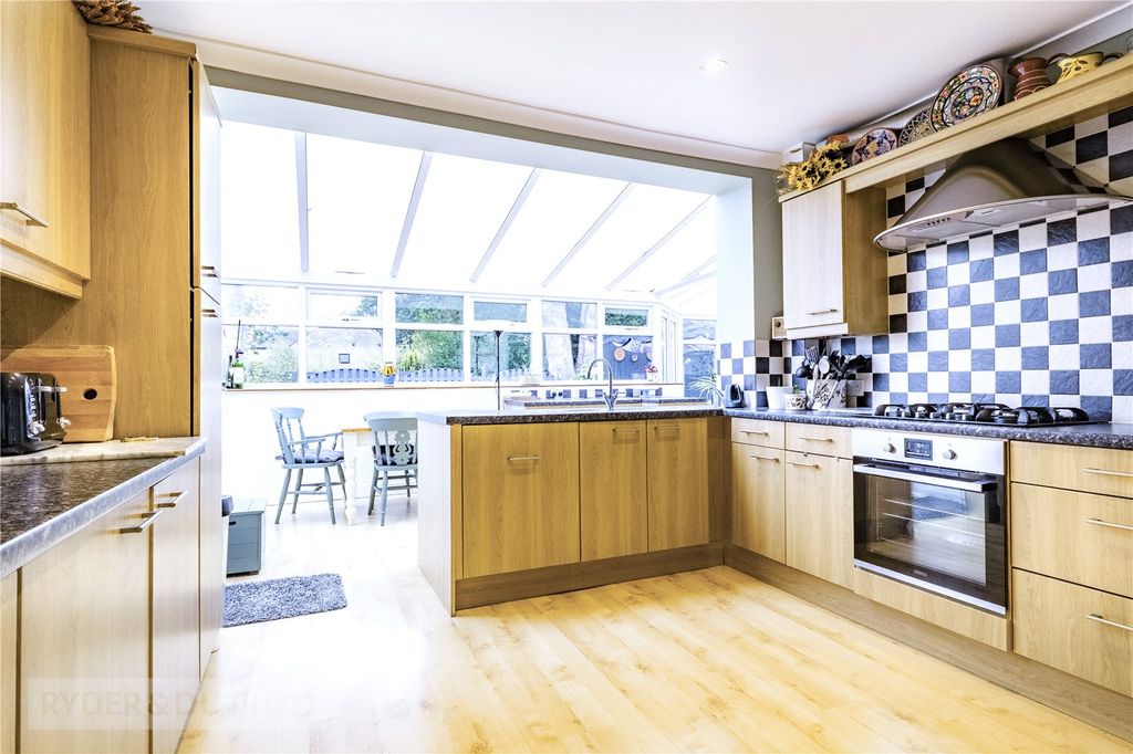 Property photo 3 of 28 Kitchen