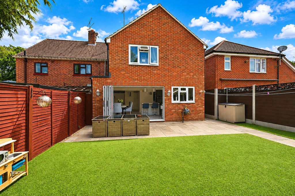 Property photo 2 of 17 Picture No. 23