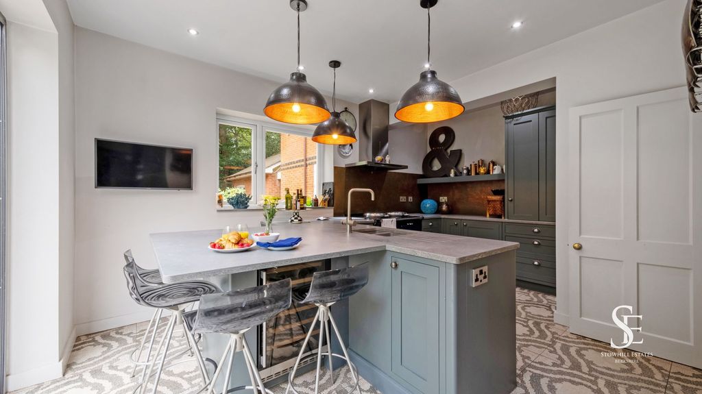 Additional image 14 of 5 bed property for saleOld Wokingham Road, Wokingham RG40