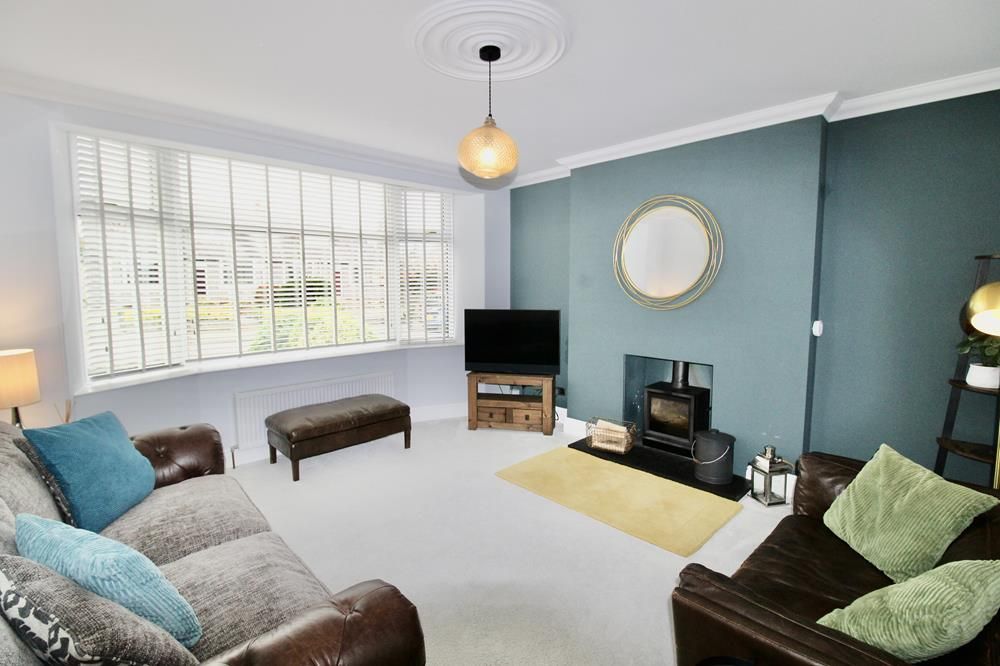 Property photo 2 of 16 Lounge