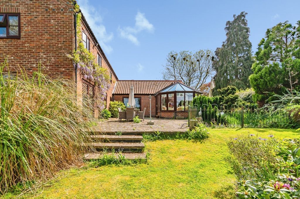 Property photo 2 of 34 Pbox-Img.Jpg