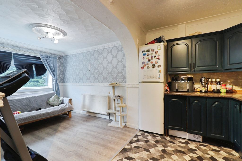 Property photo 3 of 16 Kitchen