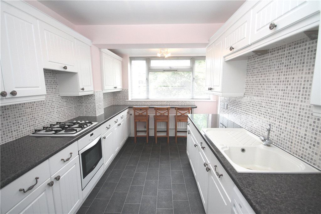 Property photo 2 of 7 Kitchen