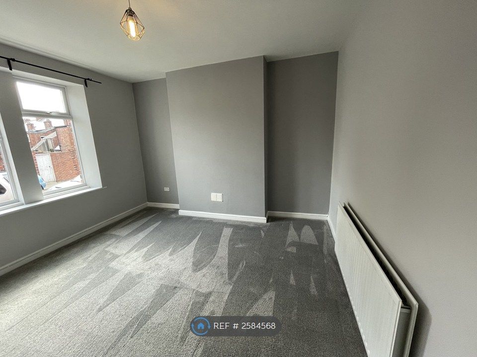 Property photo 3 of 6 Bedroom Pic 1