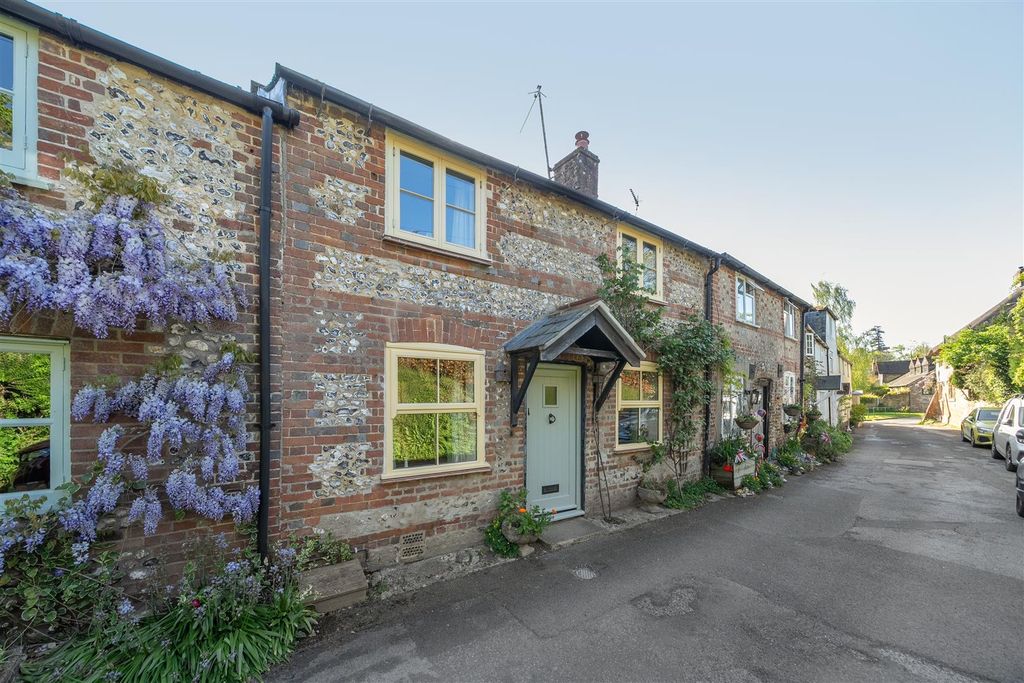 Property photo 2 of 14 Front Aspect