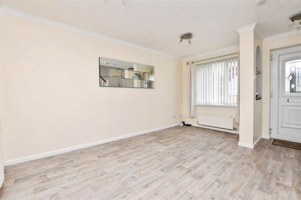 Property photo 3 of 15 Lounge