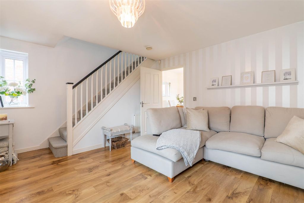 Property photo 2 of 26 Lounge