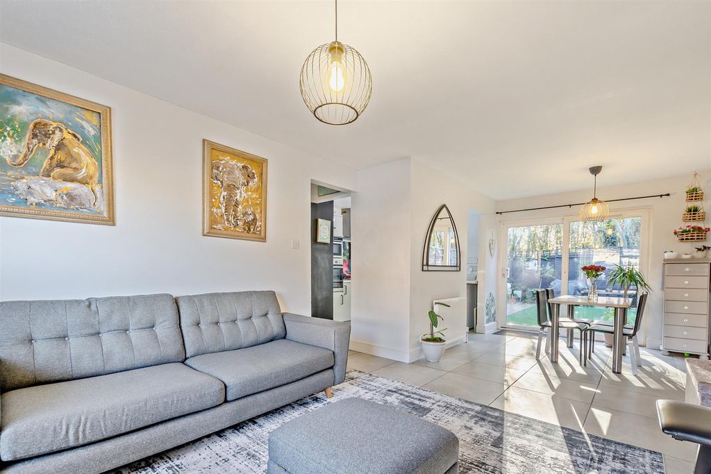 Property photo 3 of 15 8671956-Interior02-800.Jpg