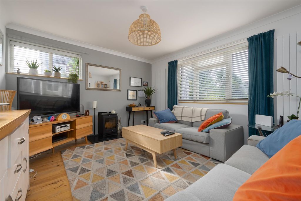 Property photo 2 of 12 Valkyrie Avenue, Whitstable