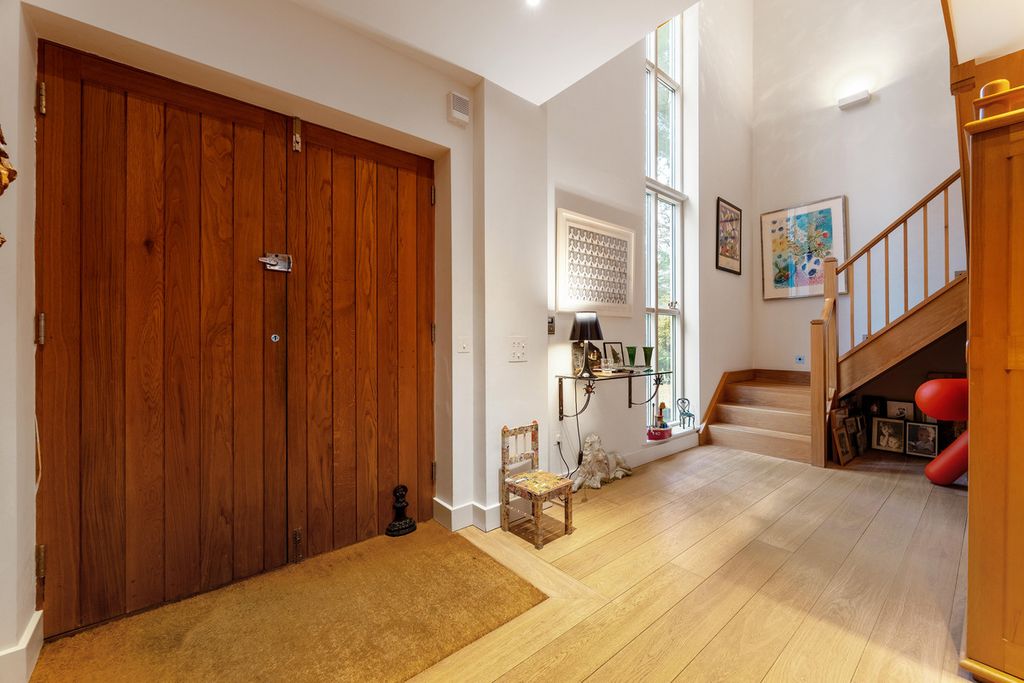 Property photo 3 of 23