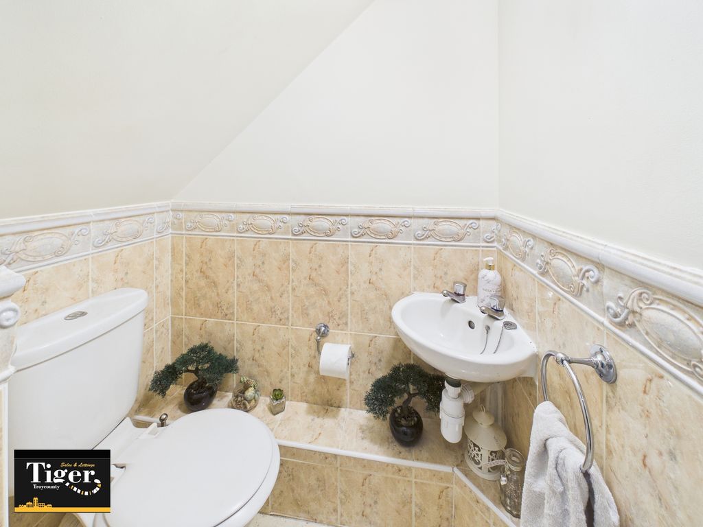 Property photo 3 of 30 Cam01931G0-Pr0328-Still008