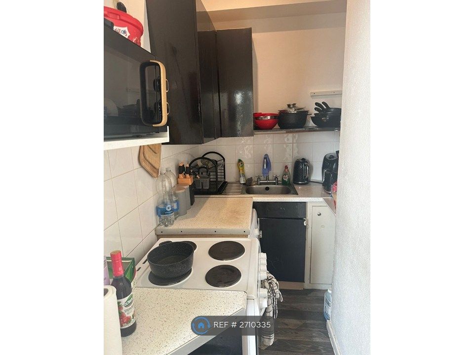 Property photo 3 of 12 Kitchen