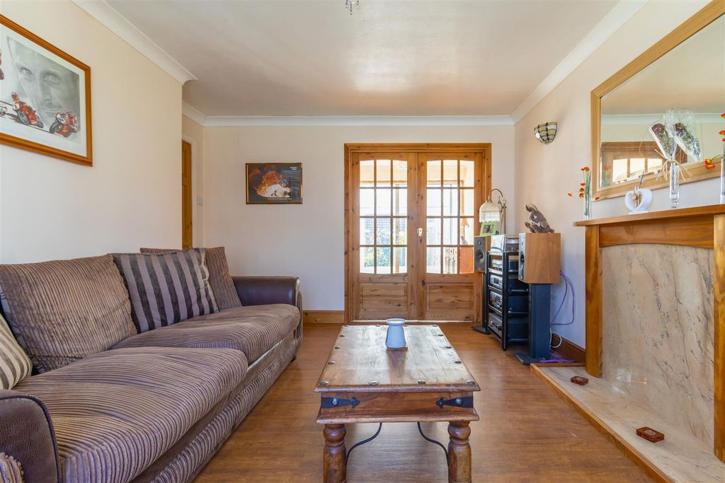 Property photo 2 of 20
