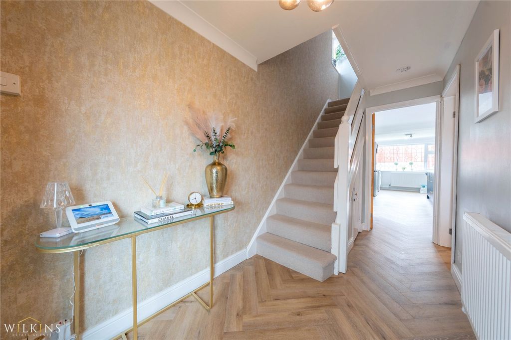 Property photo 2 of 31 Picture No. 17