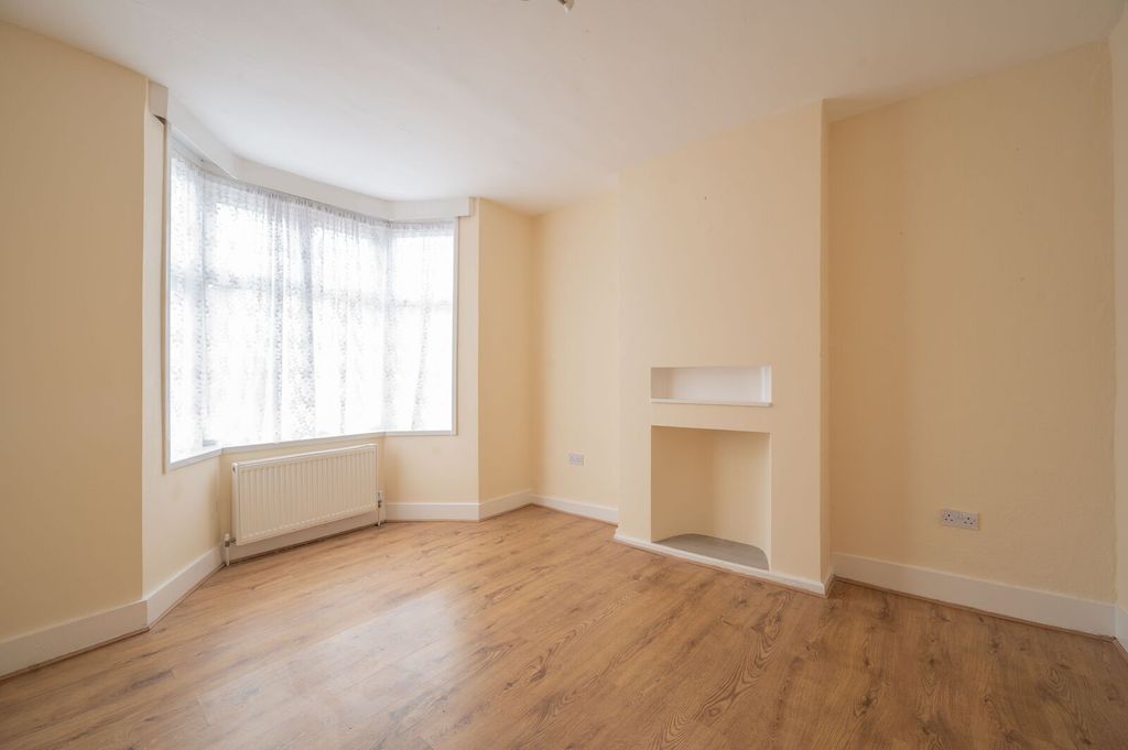 Property photo 2 of 25