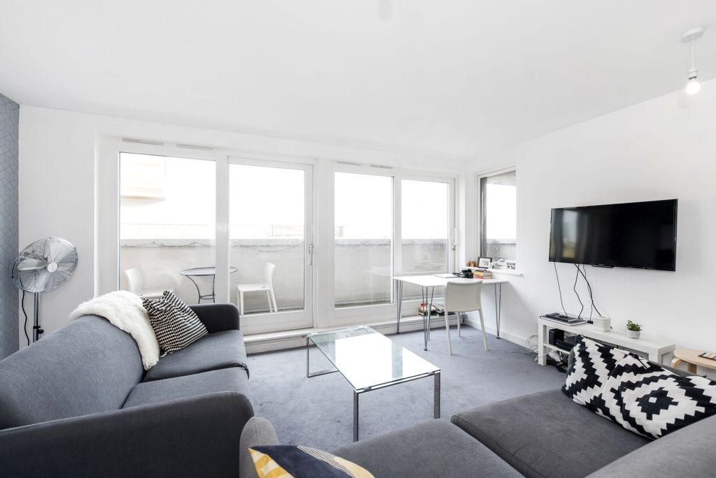 Property photo 2 of 9 Edsc_2124_Edited_Low