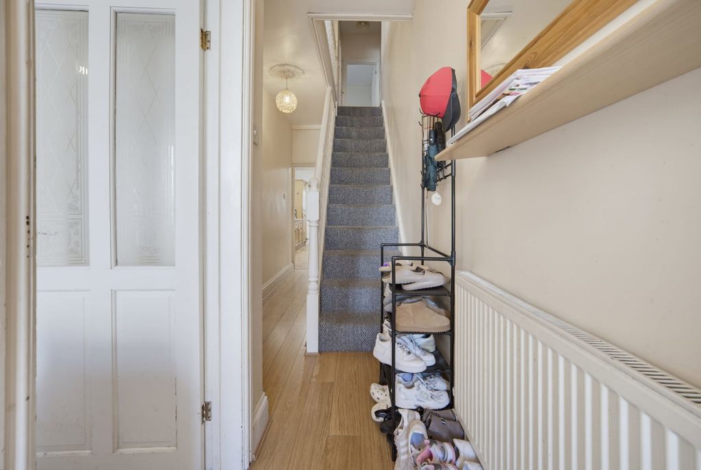 Property photo 2 of 34