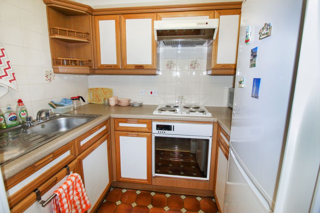 Property photo 3 of 8 Kitchen