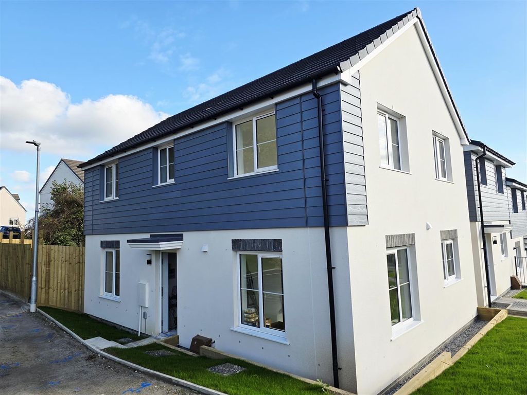 Property photo 3 of 12 20250930_161939.Jpg